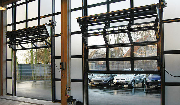Industrie Deckenfalttore geöffnet