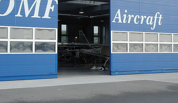 Schiebetor eines Flugzeughangars